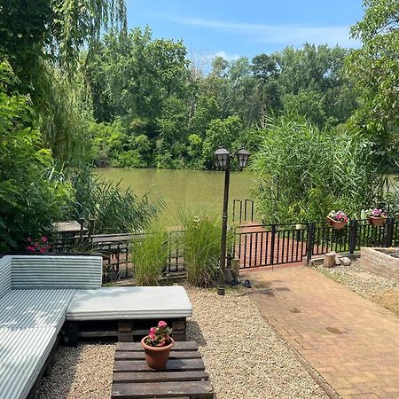 Csuka48 Apartman Сарвас Екстериор снимка