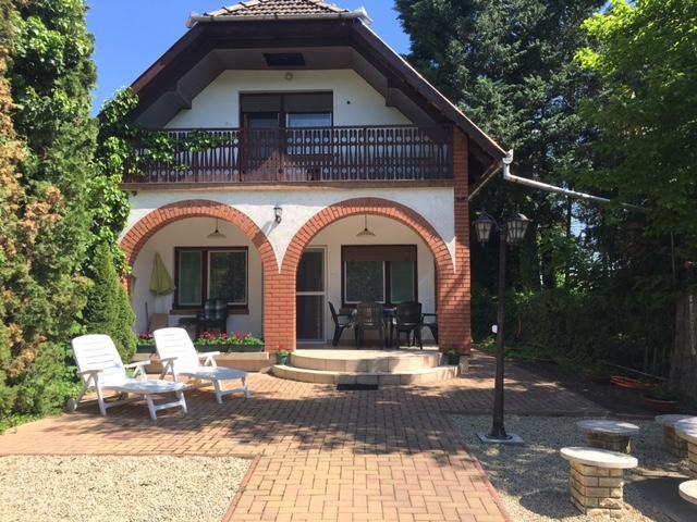 Csuka48 Apartman Сарвас Екстериор снимка
