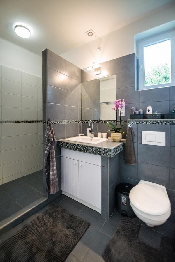 Csuka48 Apartman Сарвас Екстериор снимка