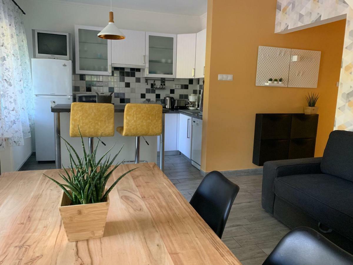 Csuka48 Apartman Сарвас Екстериор снимка
