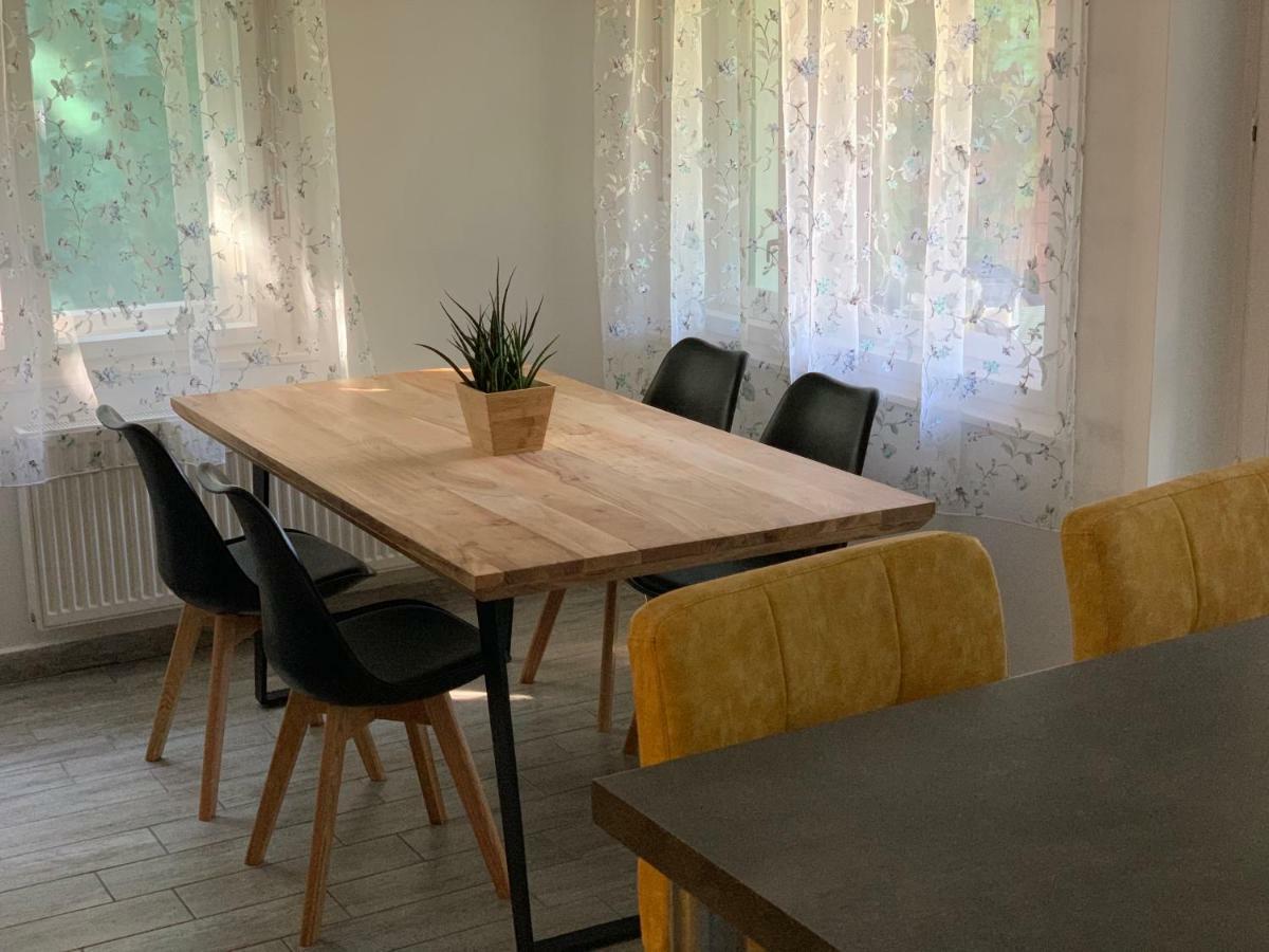 Csuka48 Apartman Сарвас Екстериор снимка