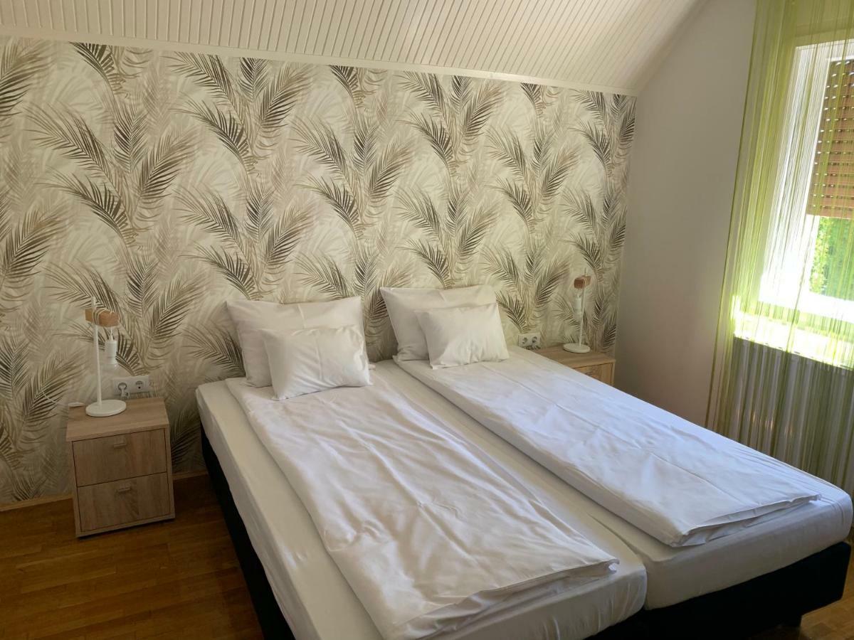 Csuka48 Apartman Сарвас Екстериор снимка
